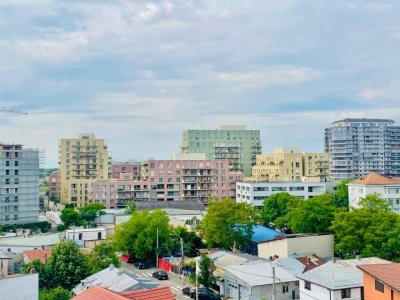 BUCURESTII NOI – Apartament 3 camere, 2 bai, garaj, vedere libera, 90 mp.