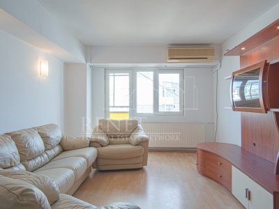 Trei camere cu centrala proprie