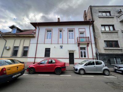 Apartament cladire centrala, intrare separata etaj+mansarda, 6 camere