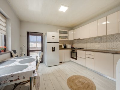 TANTAVA - GRADINARI, CASA 70 MP, LOT - 1557 MP!