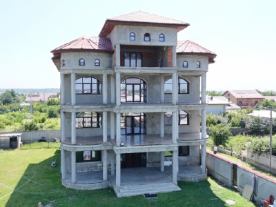 1 DECEMBRIE CASA P+2E+M LOT 1900 MP 