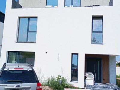 Vila Tunari str. Paris, 5 camere, curte 300  mp, 400 mp construiti