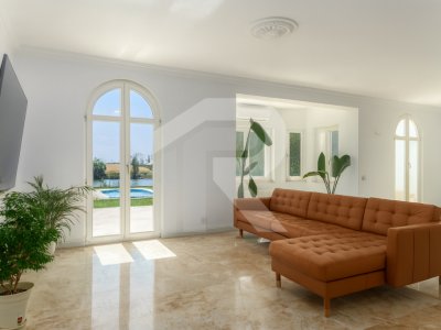 Vilă elegantă cu piscină și ieșire la Lac – Căciulați, Balotești