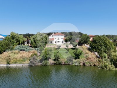 Vilă elegantă cu piscină și ieșire la Lac – Căciulați, Balotești