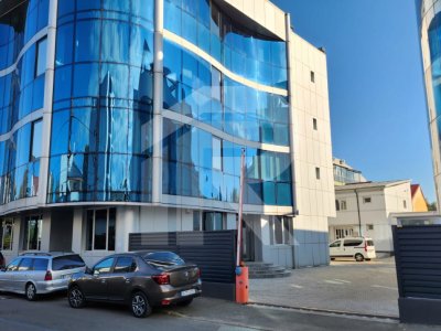 Spațiu premium birouri sau clinică, 2 corpuri, 12 parcări, lift, terasă - 7500 E