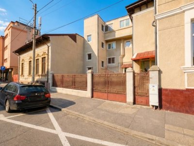 Townhouse urban renovat | Parcul Carol – Rond Regina Maria