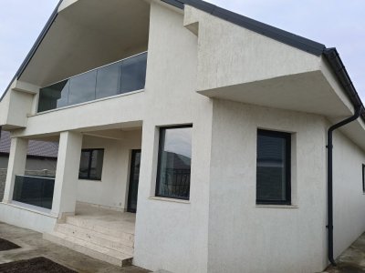 Oportunitate! Casa P+M, 3 camere, lux, Valu lui Traian!