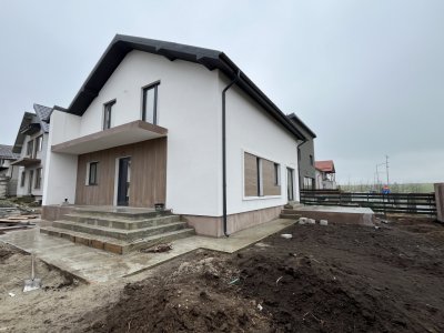 Oportunitate! Vila P+M inalta, 4 camere, independent energetic, Valu lui traian!