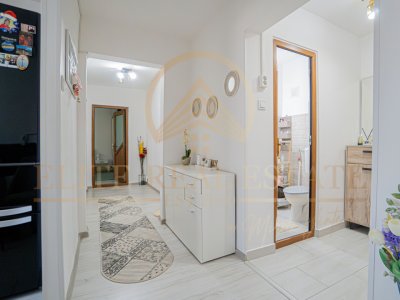 CET - Apartament cu 3 camere, mobilat si utilat, etaj 3/4