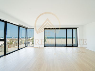 Stațiunea Mamaia - Vânzare apartament cu 3 camere, 3 bai cu vedere la mare.