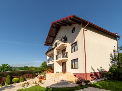 Casă exclusivistă cu vedere panoramică, piscină și grădină - Dealul Capela