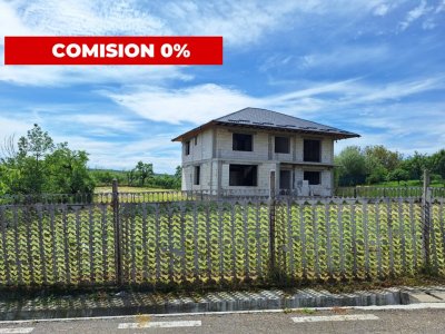 Casă zona Topoloveni  construcție solidă, teren 1460 mp, zona superba