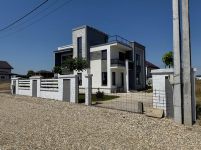 Casa anul 2025 cu 5 camere in Pitesti - Platou Craiovei