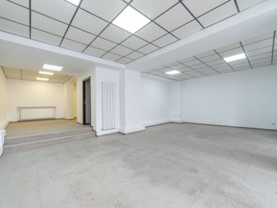Spatiu ultracentral - de inchiriat - vitrina stradala