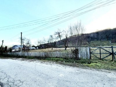 Teren com Draganu la 14 km de Auchan Gavana