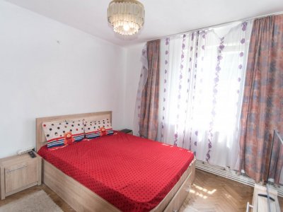 Apartament 2 camere,etaj 2, Calea Bucuresti-Pitesti. 0% COMISION