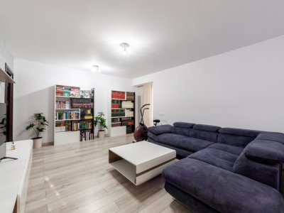 Apartament 3 camere, Str. Teilor Geamana!