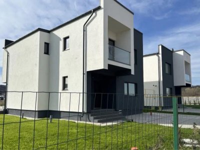 Casă cu 4 camere în Micești la 10 min de Pitesti si 5 min de Mioveni-Arges!