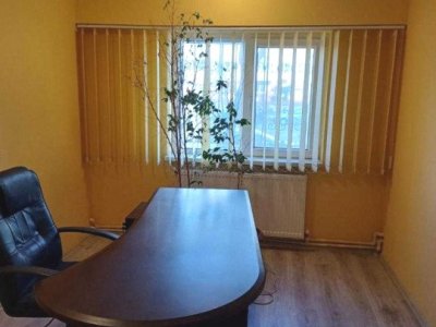 Bld LAPUSNEANU - DE INCHIRIAT Apartament la parter cu 3 birouri amenajate