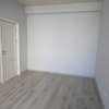 Apartament modern cu balcon generos și acces la piscină thumb 5