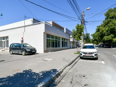 Centru - Spatiu comercial 293mp cu vitrina stradala pe colt