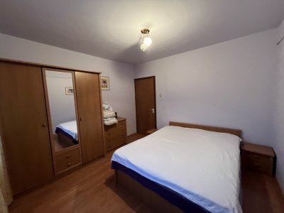 Apartament spatios cu 3 camere zona Casei de Cultura 