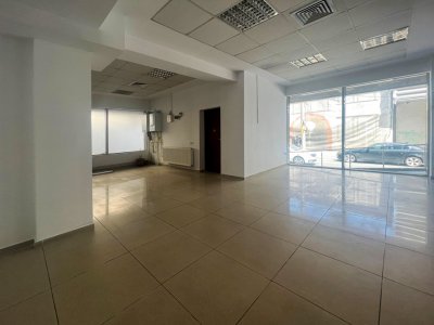 Spatiu comercial stradal 65 mp cu super vad pietonal si auto, zona Tomis Mall