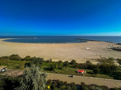 Apartament de inchiriat 2 camere Faleza Nord,Constanta cu vedere directa la mare