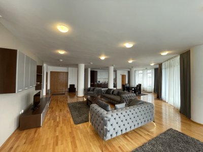 Apartament cu 4 camere  bulevardul Mamaia , suprafata 360 mp , mobilat si utilat