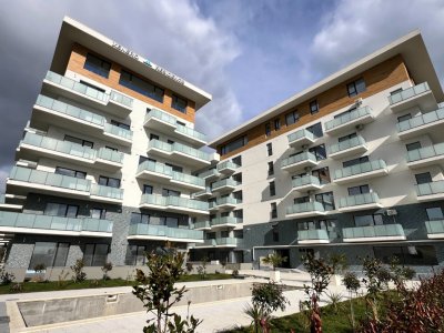 Apartament decomandat cu bucatarie inchisa, luminos, la 2 pasi de plaja