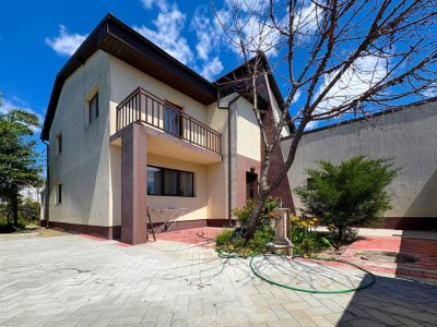 Vila P+1 in Valu lui Traian, pe partea dreapta a localitatii 