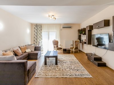 Apartament 3 camere de inchiriat in zona Casa de Cultura