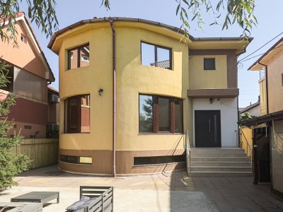 Vila D+P+1E cu 7 camere in Eforie Nord - ideal investiție 