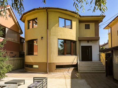 Vila D+P+1E cu 7 camere in Eforie Nord - ideal investiție sau locuința 