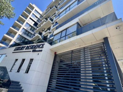 Apartament cu 3 camere si 2 locuri de parcare in Mamaia frontal la MARE