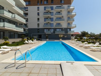 Apartament cu bucatarie inchisa, luminosa bloc finalizat Mamaia Nord, piscina