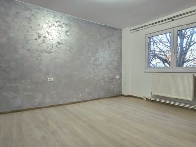 Apartament 4 camere renovat 2025 în Poarta 6 – decomandat, 2 băi, etaj 3