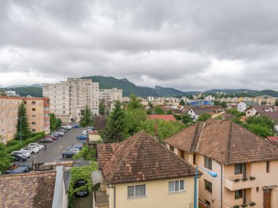 Apartament cu 4 camere, decomandat, zona Faget!