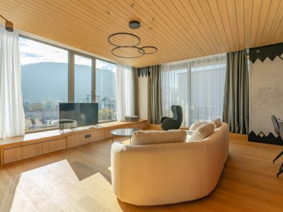 Penthouse de lux cu jacuzzi și vedere spectaculoasă spre Tâmpa