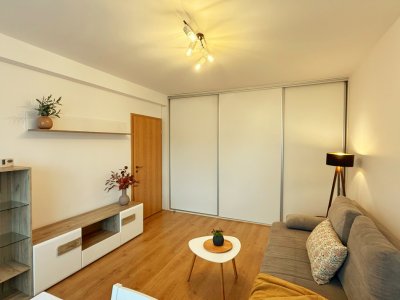 Apartament 2 camere | Decomandat | Tractorul | Loc Parcare | Transport Public