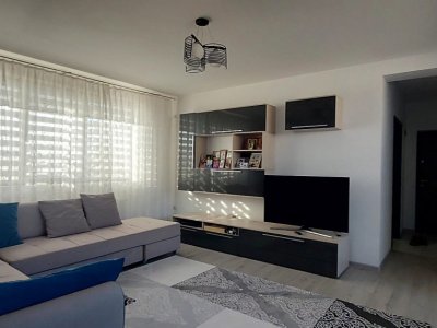 Apartament 3 camere decomandate in zona KM 5