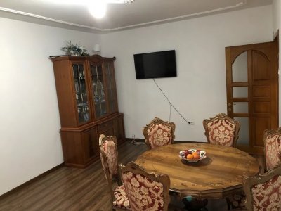 Apartament in vila in zona TROCADERO