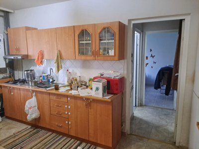 Apartament 2 camere transformat in 3 camere situat in zona Abator
