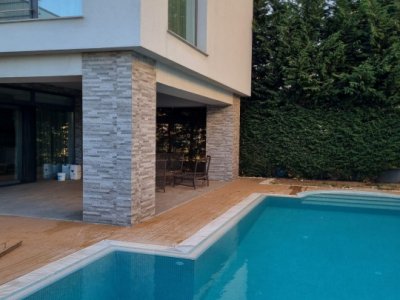 Proprietate deosebită, situată în zona Palazu Mare