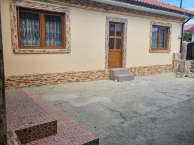 Casa de vanzare - zona Bratianu 