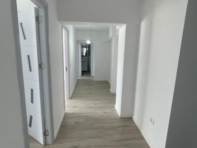 Apartament 3 camere de vanzare - in Centru-Constanta 