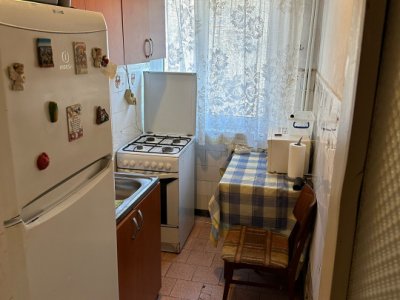 Apartament cu 3 camere de vanzare, situat in zona Inel 2 - Groapa