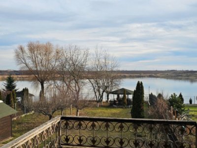 Vila de vânzare cu ieșire la lac Peris