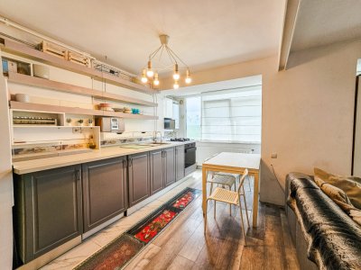 Apartament 3 camere complet renovat de vânzare în Baba Novac