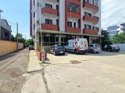 Spațiu comercial 790mp si teren 600mp - inchiriere Prelungirea Ghencea